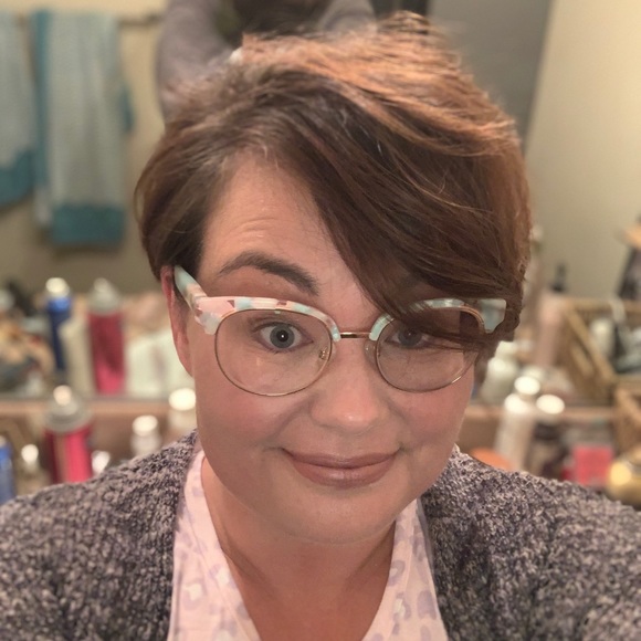 Meet your Posher, Nicole - Picture 6 of 8